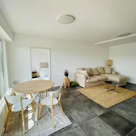 아파트 Bright 1 Bedroom With A Private Terrace