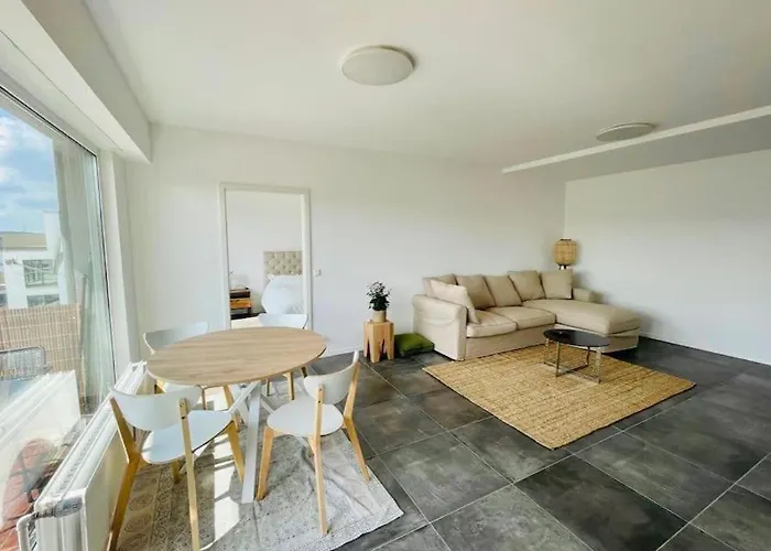 Апартаменты Bright 1 Bedroom With A Private Terrace